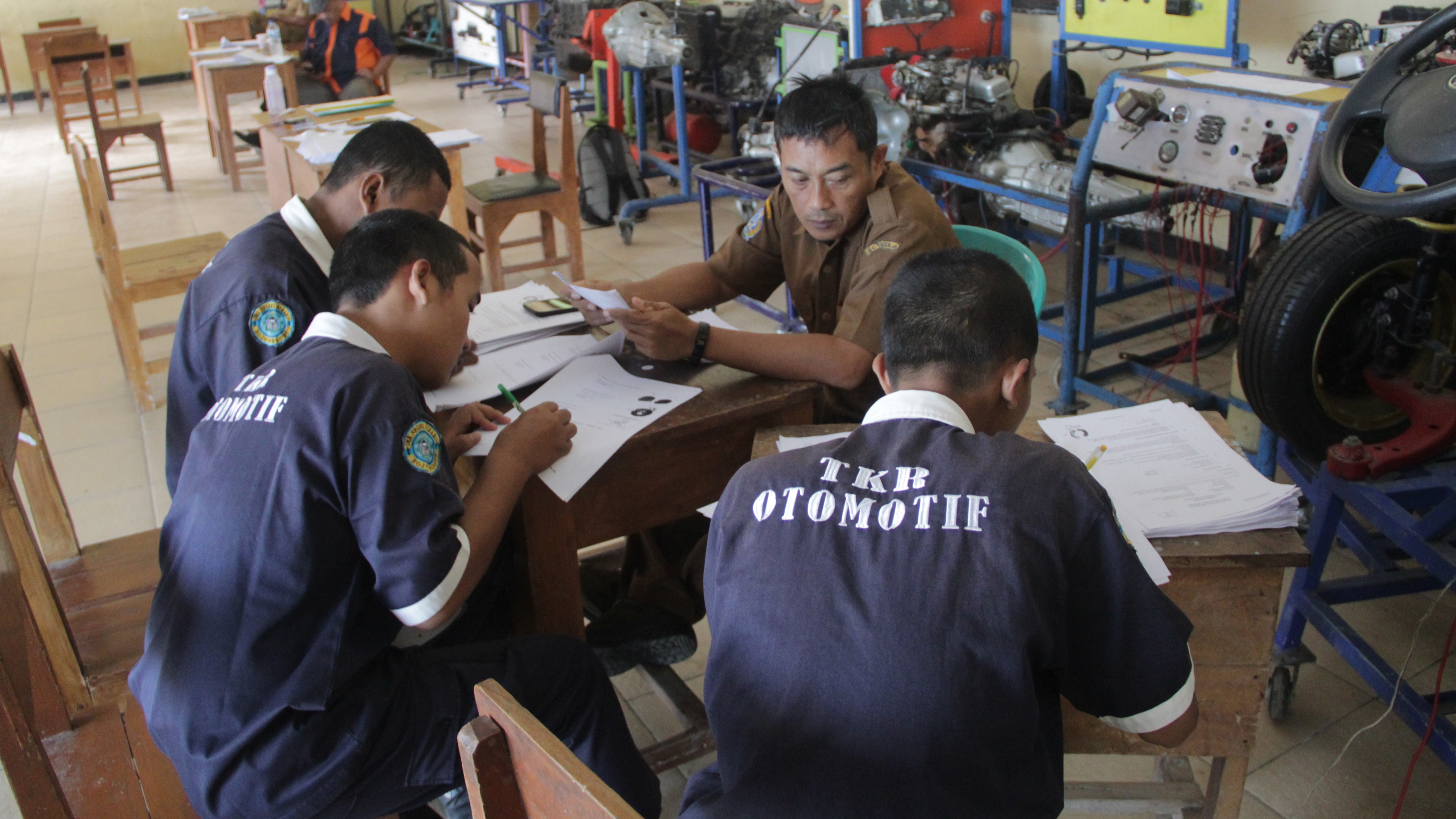 Foto kegiatan bengkel TKR