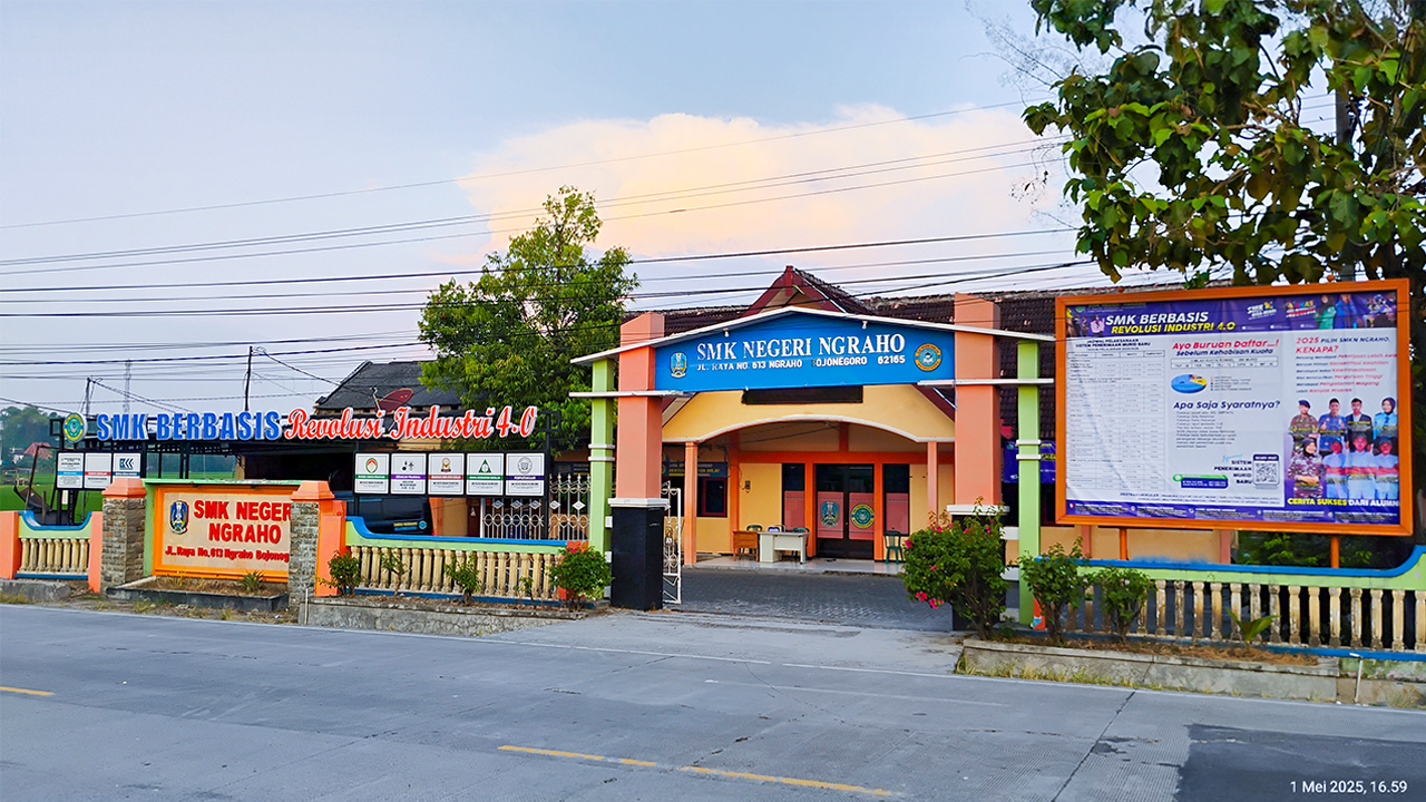 Grup foto siswa dan guru